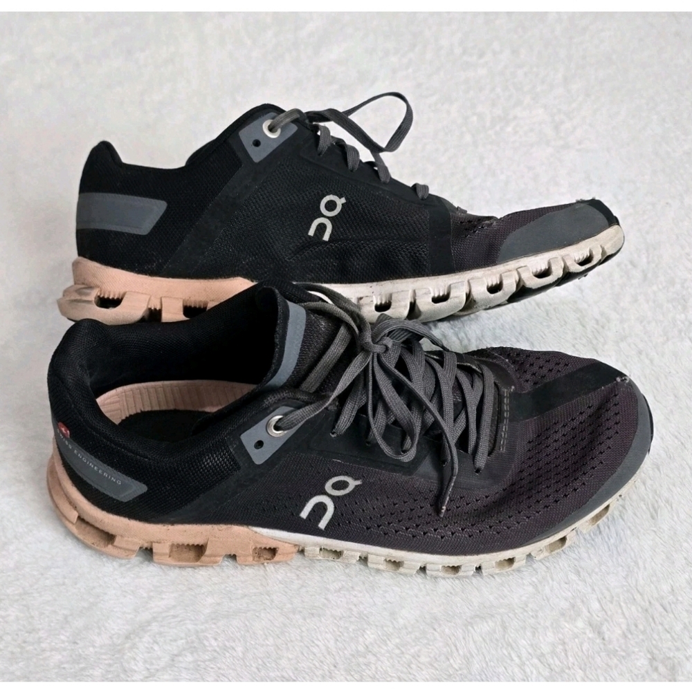 On Cloud Cloudflow Swiss Running Shoes Cloudtec Helion Gray Peach Womens Size 8